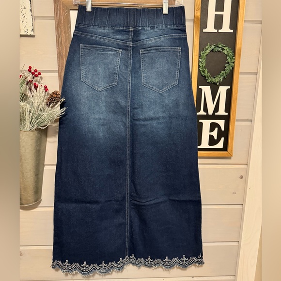Ladies long denim skirt size small-5x - Picture 2 of 2
